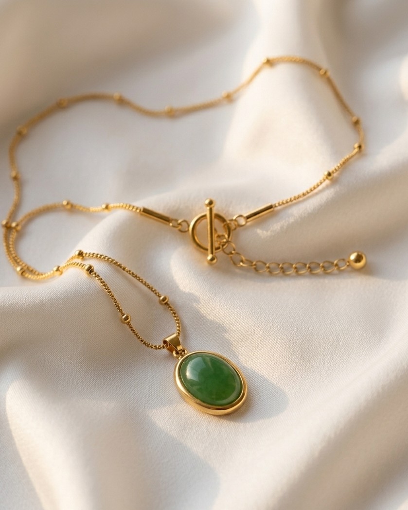 Emerald Glow Pendant Chain