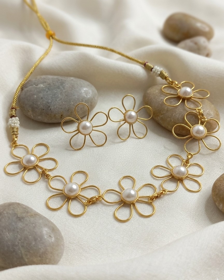 Pearl Floral Necklace